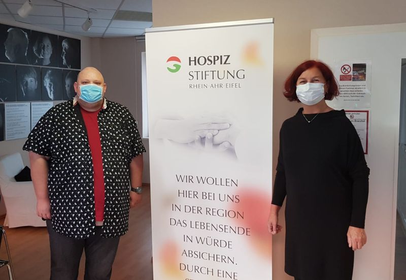 Foto: SPD-Kandidat Michael Köhler und die Vorsitzende des Hospizvereins, Ulrike Dobrowolny