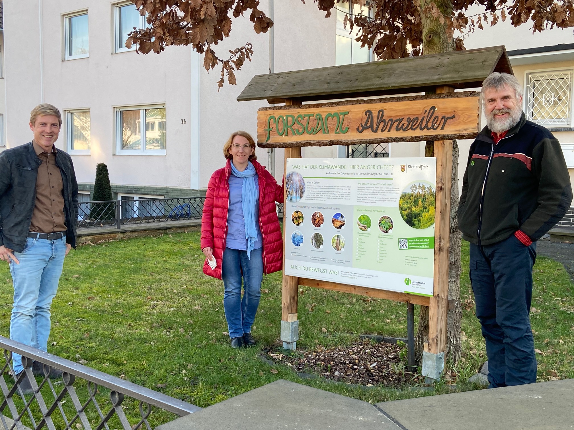 Christoph Schmitt (SPD-Bundestagskandidat WK 198), Susanne Müller (SPD-Landtagskandidatin WK13) und Forstamtsleiter Bolko Haase